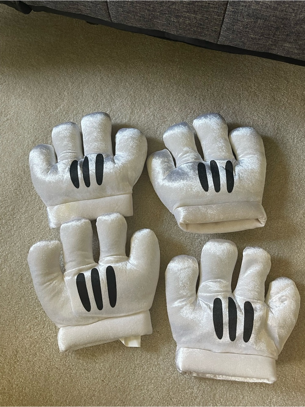 Plush Character-Style White Costume Gloves - Set of 4